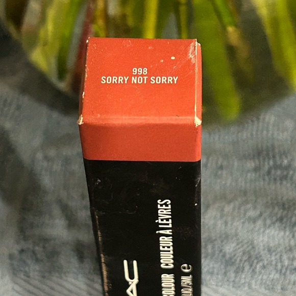 MAC Powder Kiss Liquid Lip Colour in Sorry Not Sorry -NWT - Picture 2 of 4